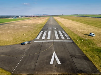 runway-1227526_1280